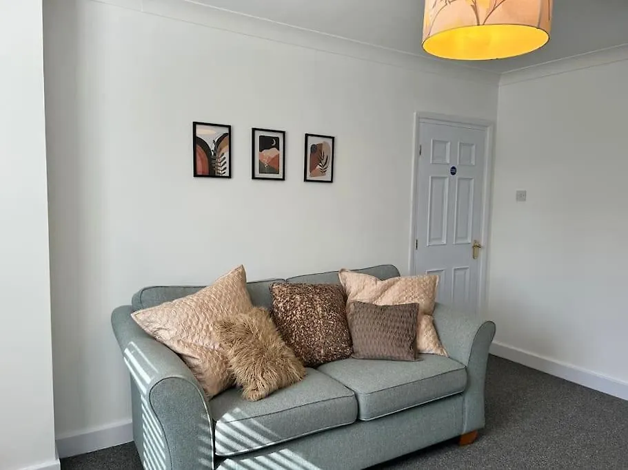 Montrose House 3 Bedroom Home With Parking Scunthorpe United Kingdom