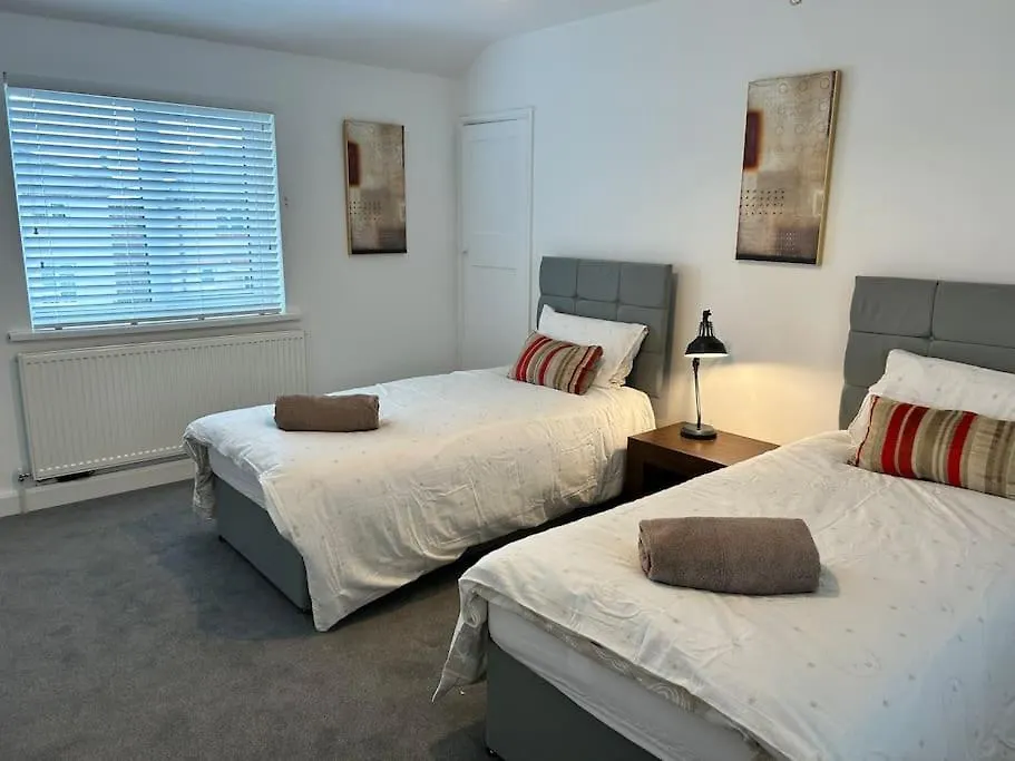 Montrose House 3 Bedroom Home With Parking Scunthorpe Feriehus